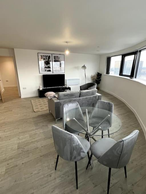 Luxurious City View Apartment In Salford Manchester Luaran gambar